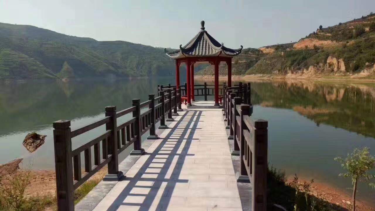 仿木水泥廊架成為獨(dú)特的裝飾作用！